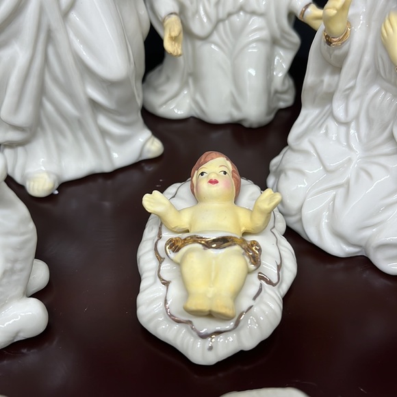Vintage Home For The Holidays Porcelain Nativity Set with wood base. - Picture 2 of 6